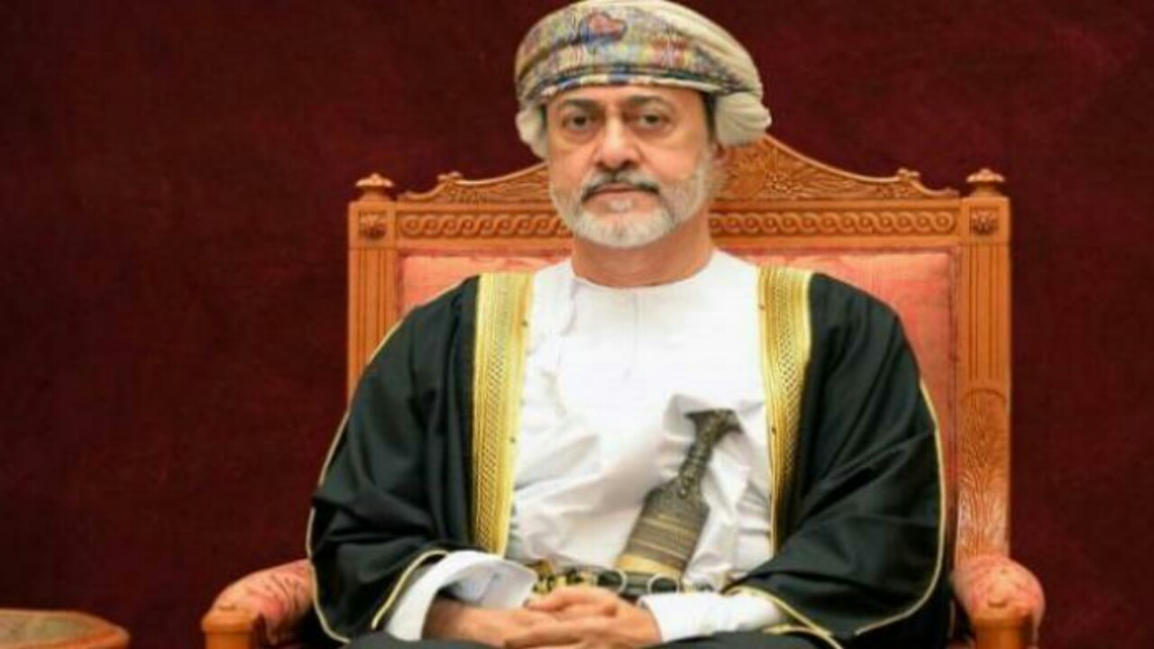 سلطان عمان يصدر 10 مراسيم جديدة