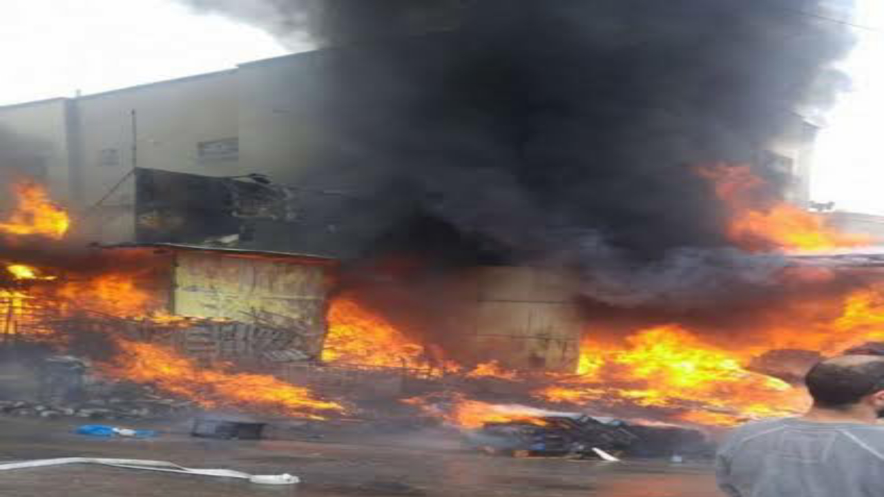 حريق داخل محل تجاري في محافظة جدة