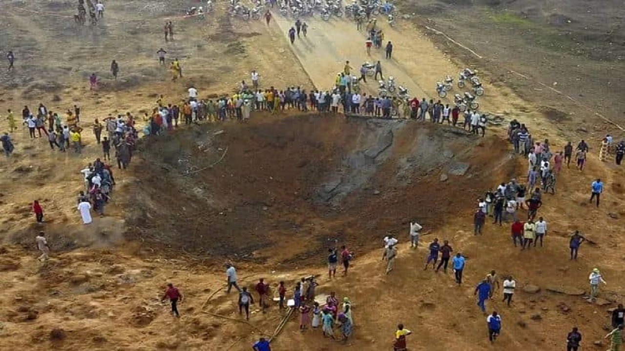 بالصور..حقيقة سقوط نيزك مدمر على نيجيريا