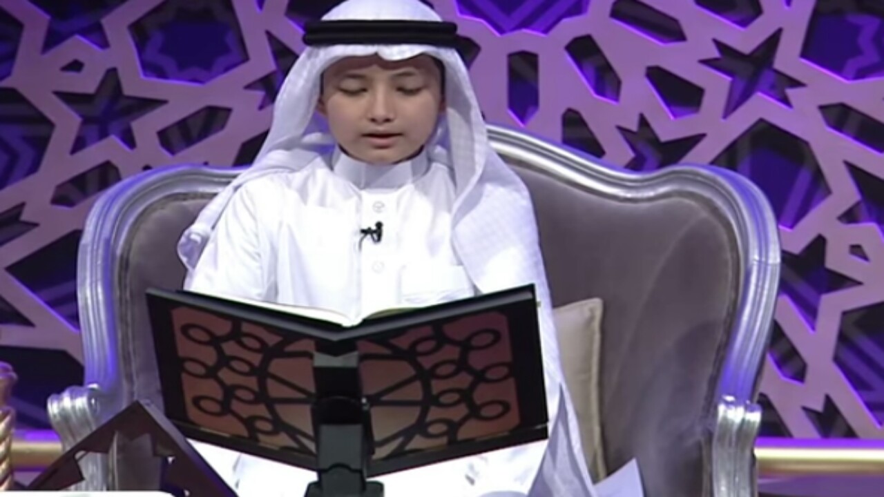 بالفيديو.. طفل يجهش بالبكاء لخروجه من التصفيات النهائية في مسابقة قرآنية