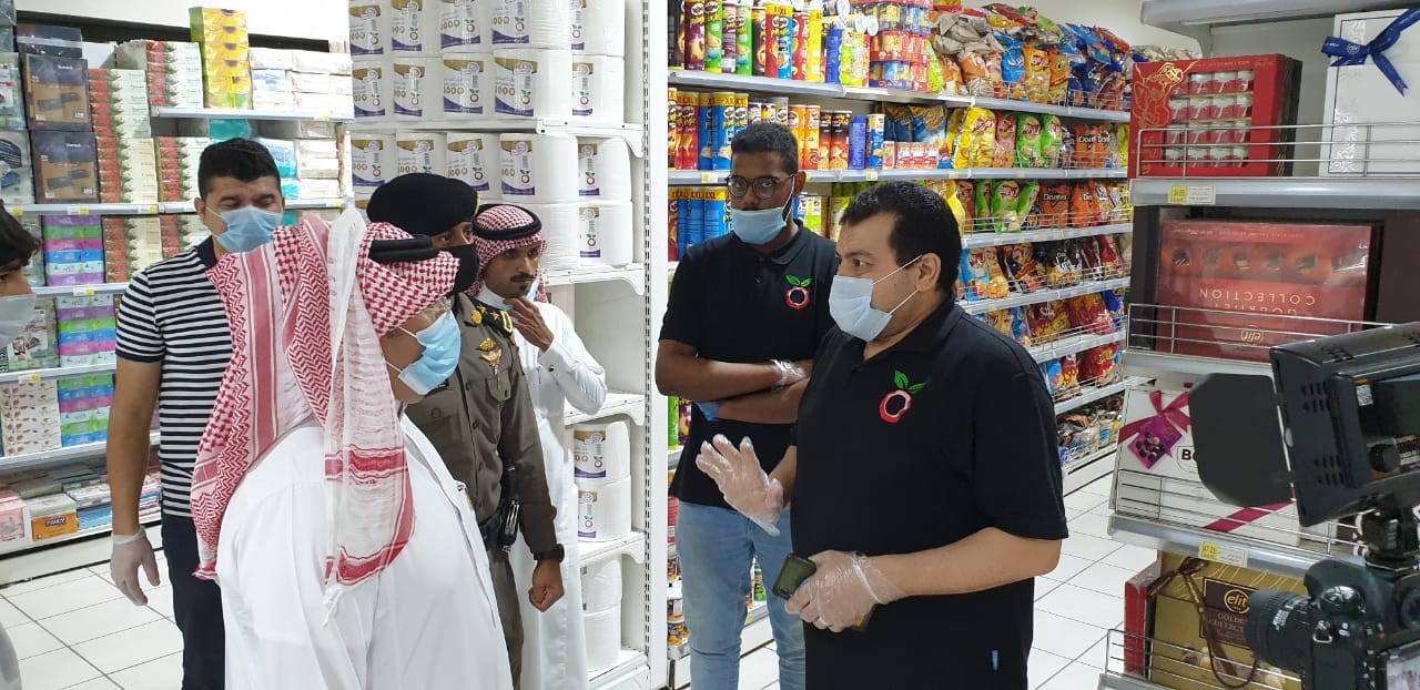 محافظ المجاردة في جوله ميدانية في الأحياء السكنية لمتابعة الإجراءات الإحترازية