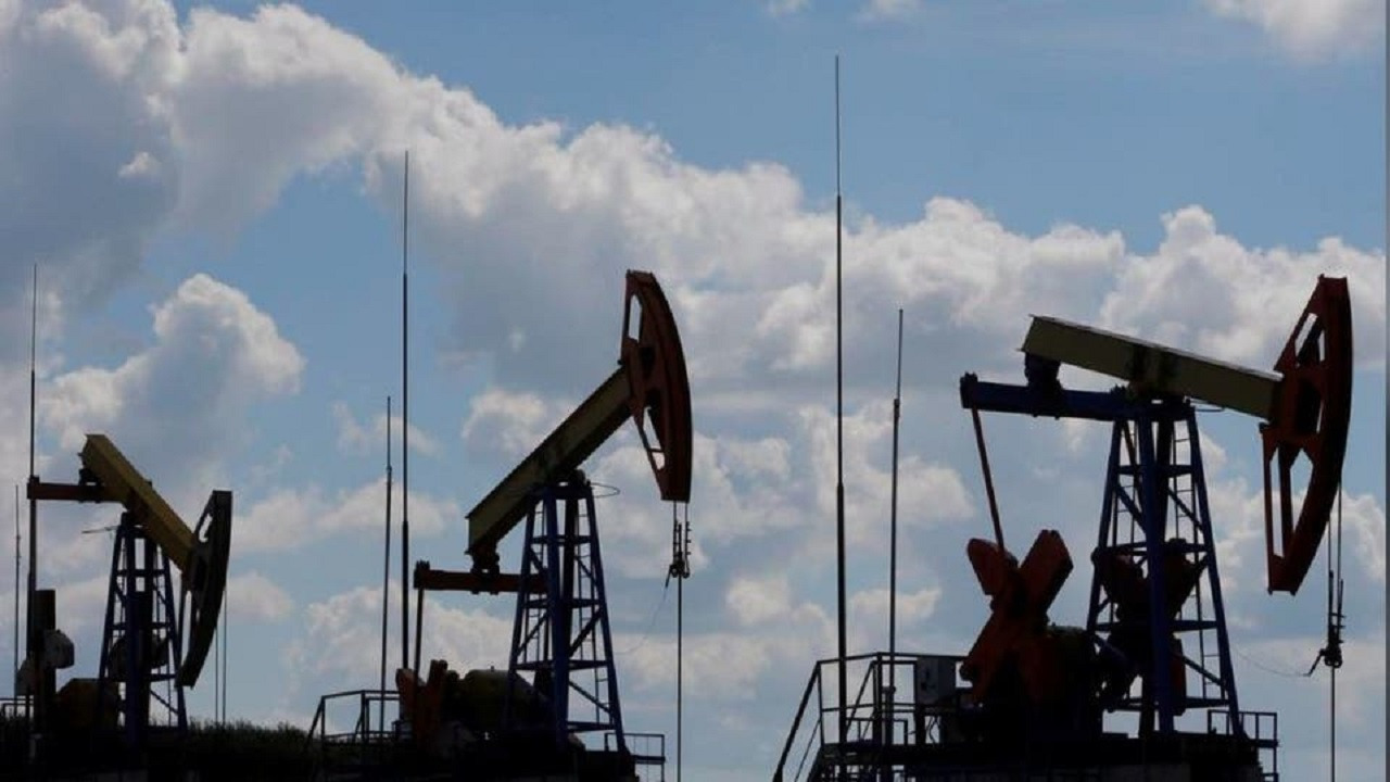 الإمارات تدعم المملكة وتتحدى روسيا في أسواق النفط
