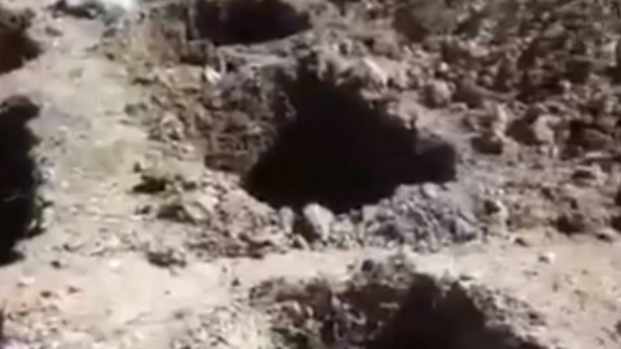 حفر قبور جديدة في مدينة إيرانية لاستيعاب دفن ضحايا كورونا 