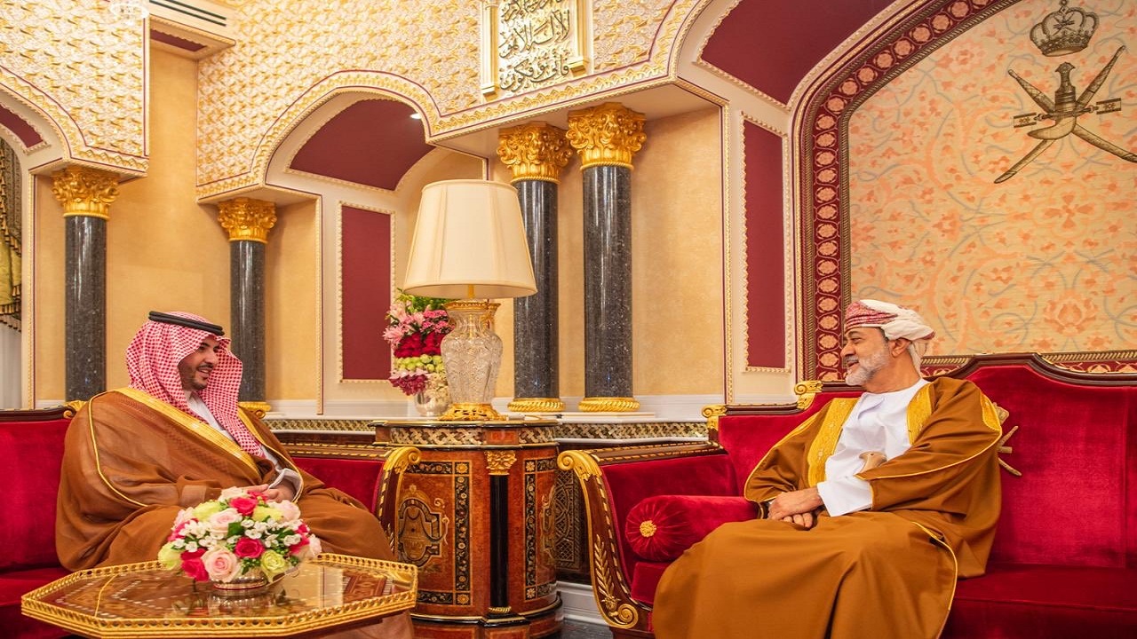 الأمير خالد بن سلمان يكشف تفاصيل لقائه بسلطان عمان