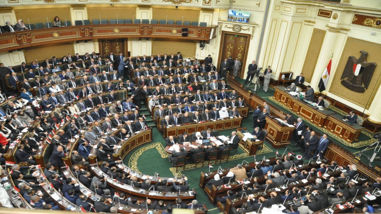 «الرشوة» تتسبب في رفع الحصانة عن برلماني مصري