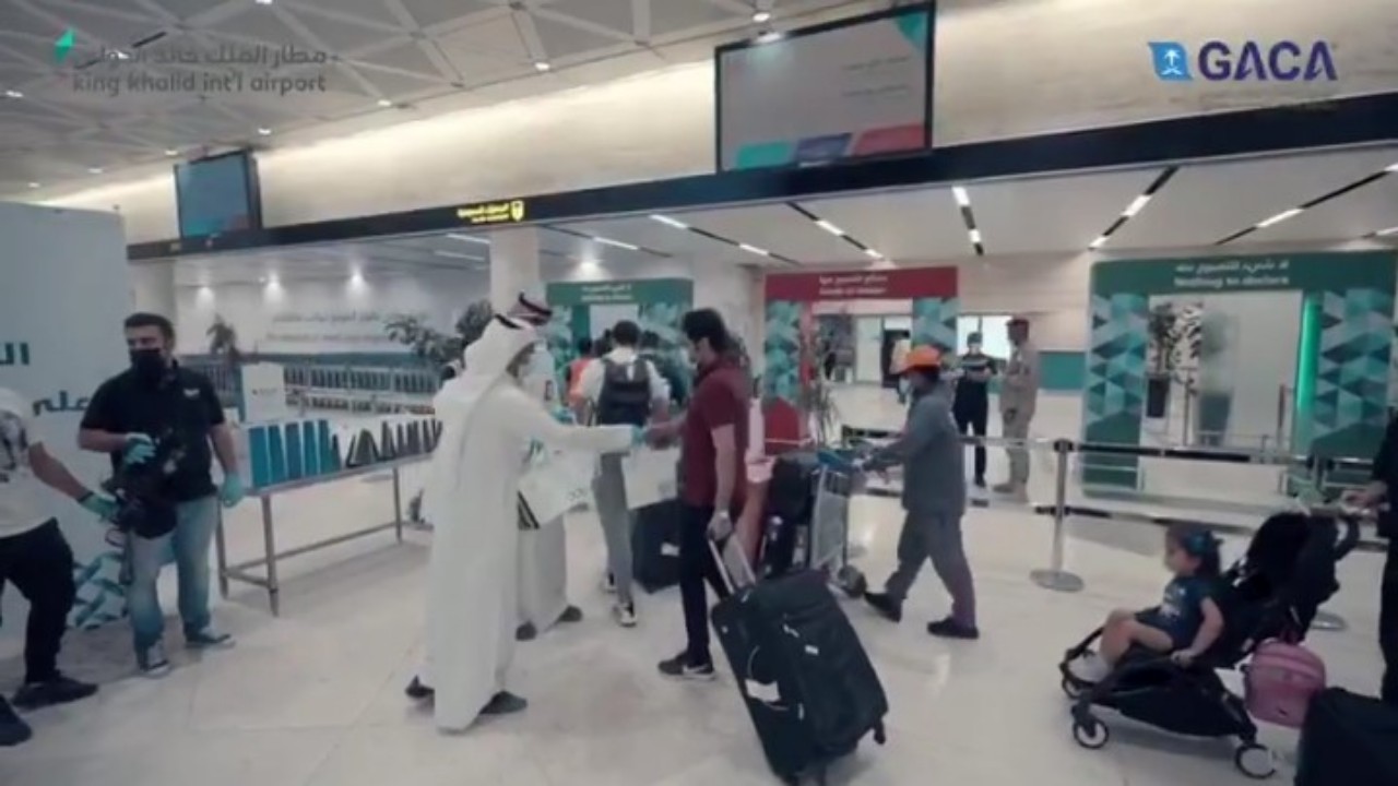 شاهد.. وصول أول رحلة داخلية استثنائية من جدة إلى الرياض