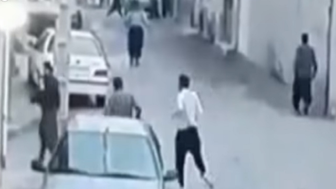بالفيديو..هروب جماعي لسجناء إيرانيين بعد تفشي كورونا