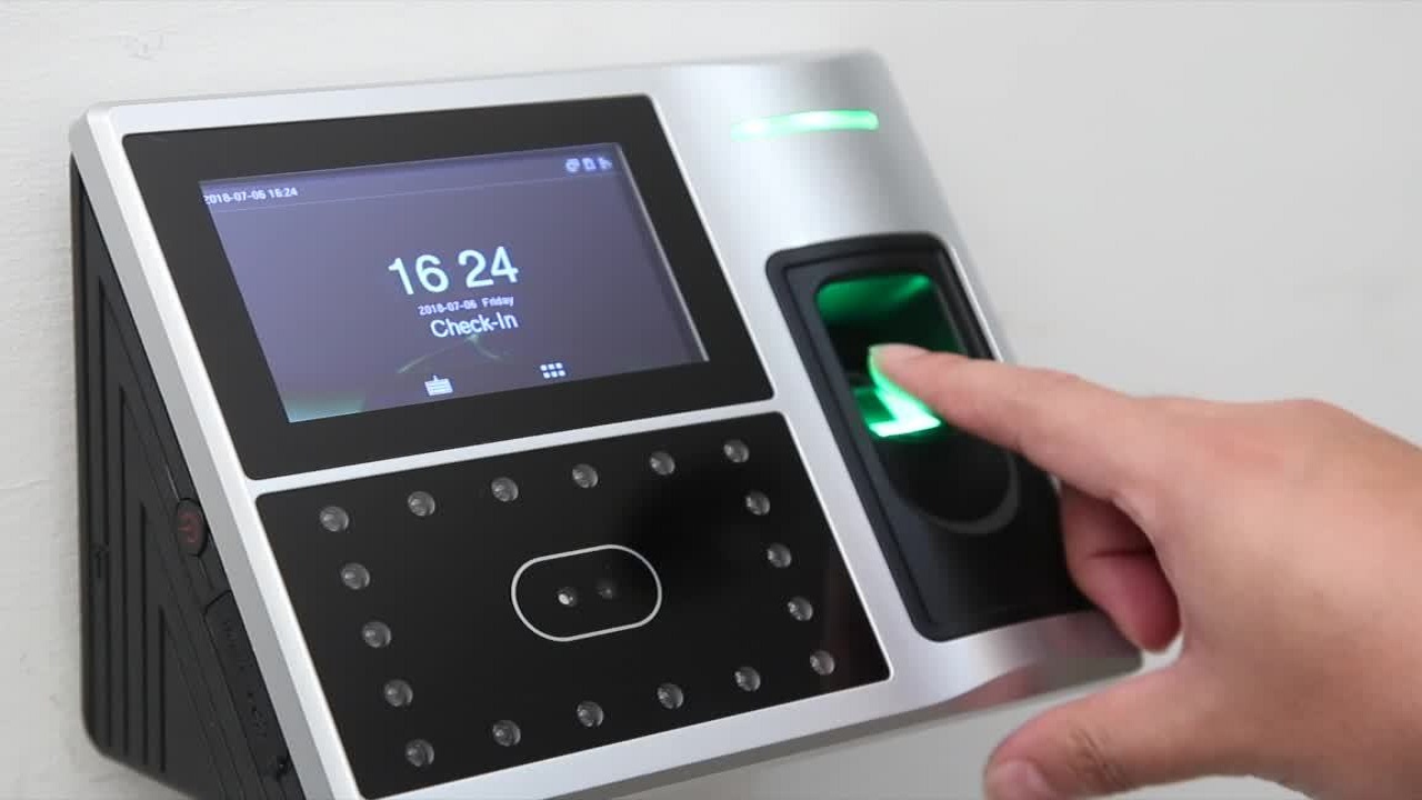 جامعة الإمام عبدالرحمن تقرر إيقاف العمل بنظام البصمة