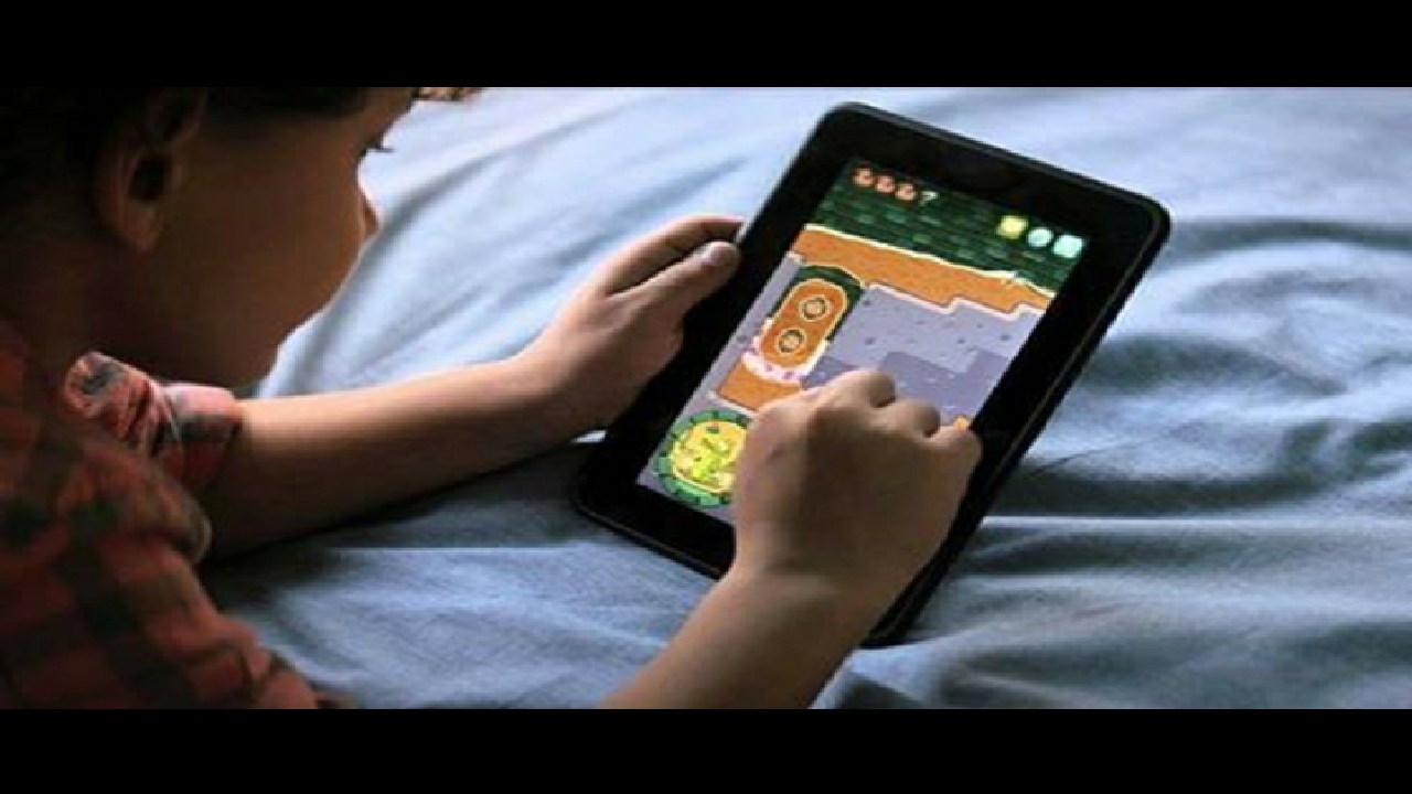 مخاطر إسراف الأطفال في الألعاب الإلكترونية