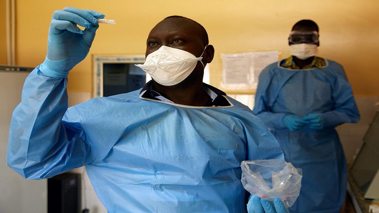 الصحة العالمية تهاجم اقتراح عنصري بجعل إفريقيا حقل تجارب للقاحات الوباء