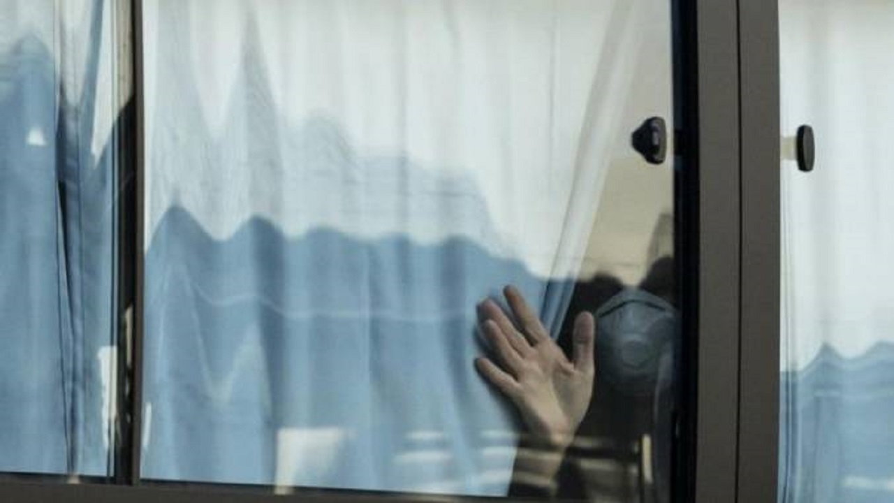 مواطنة تروي كواليس وقتها بالحجر بعد إصابتها وطفلتها وزوجها بالعدوى