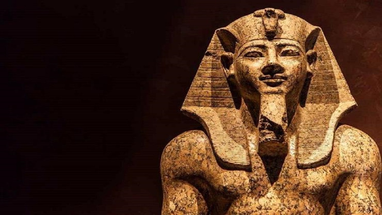 بردية مصرية تكشف ملاحقة امرأة للرجل بـ «تعويذة الربط المثيرة» منذ 1800 عام