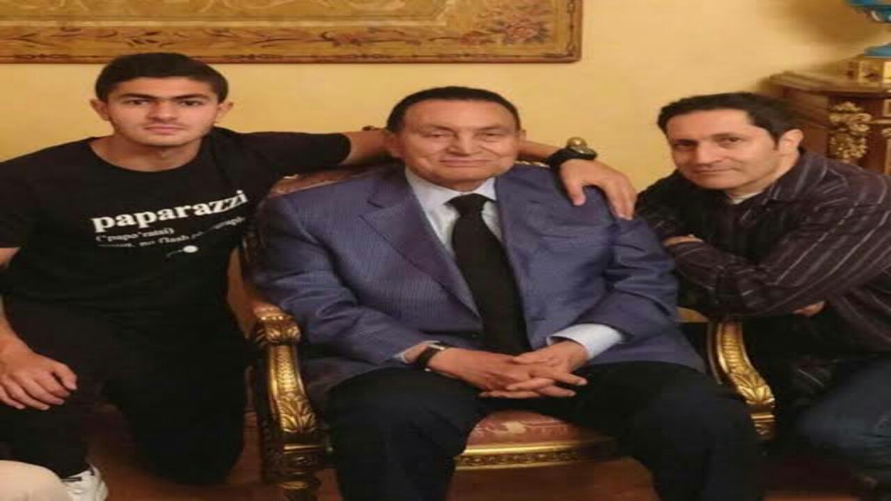 بالفيديو.. علاء مبارك يرثي والده بعد 40 يوما من وفاته