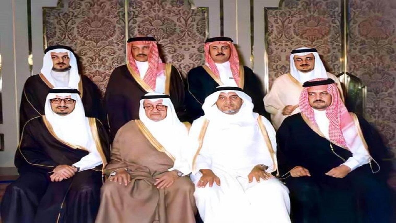 صورة قديمة لجميع أبناء الملك فيصل بن عبدالعزيز