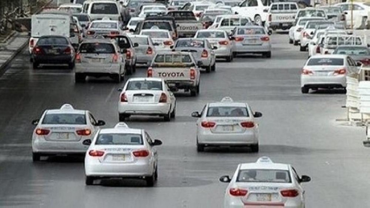 قصر ممارسة نشاط نقل الركاب عبر التطبيقات على المواطنين فقط