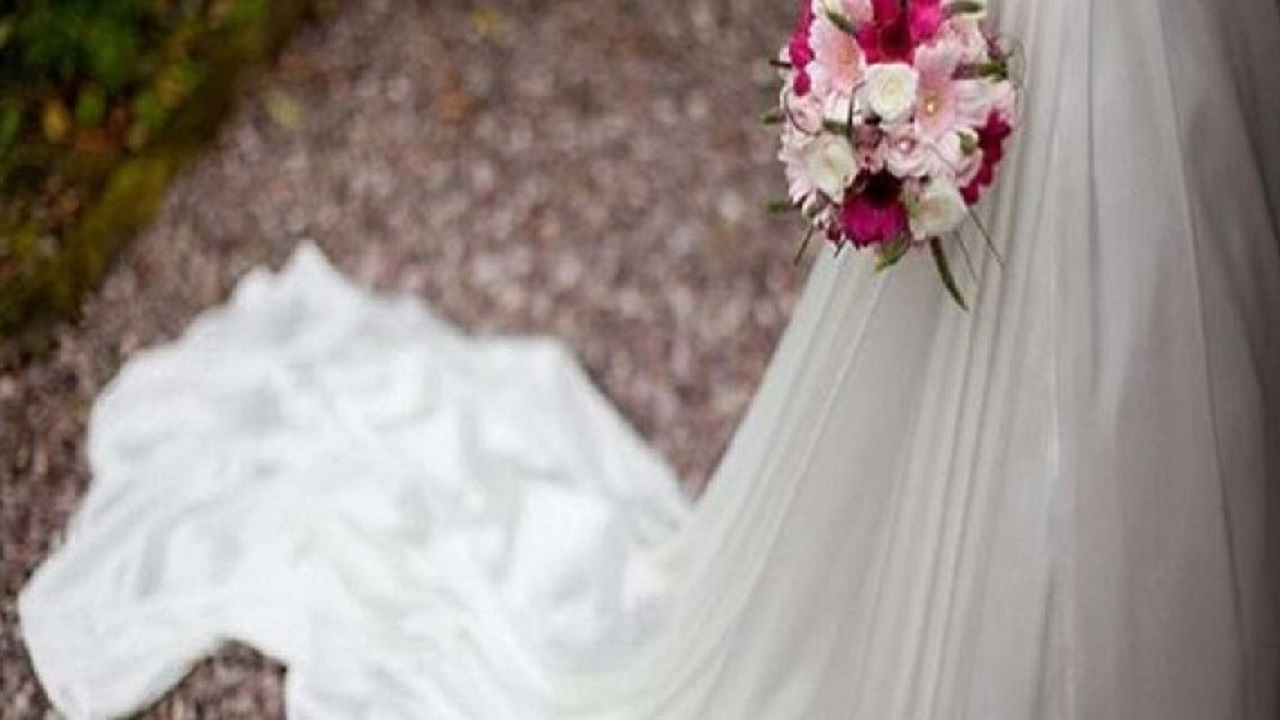عروس تصر على استكمال زفافها رغم وفاة والدها في بداية الحفل !