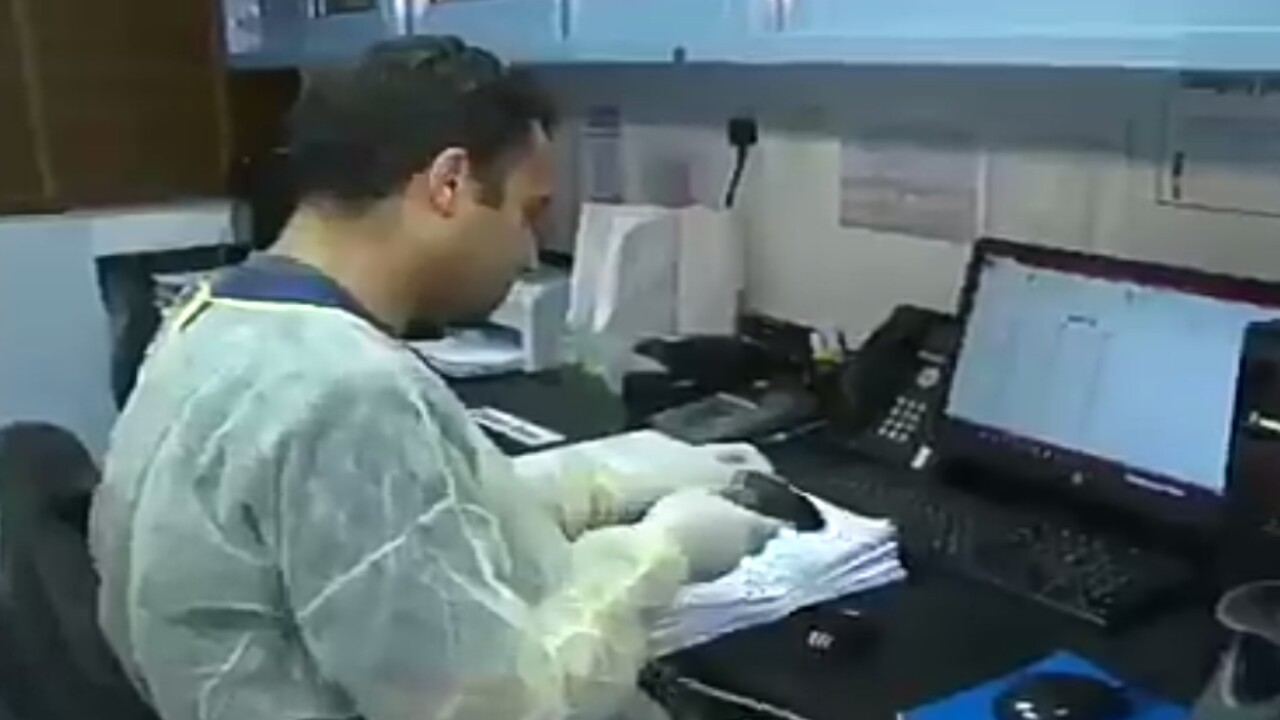 شاهد.. جهاز يفحص 1000 عينة من الفيروس يوميا بمختبر في صحة الشرقية
