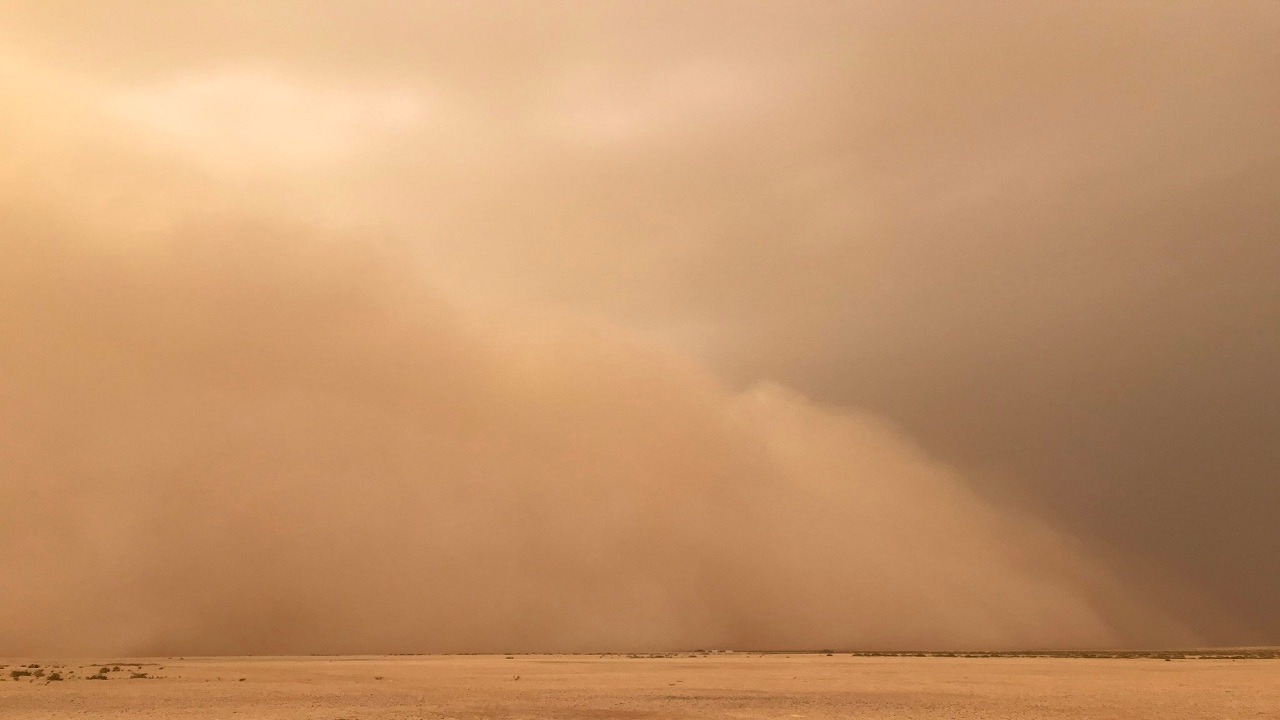 بالصور.. الغبار يجتاح سدير