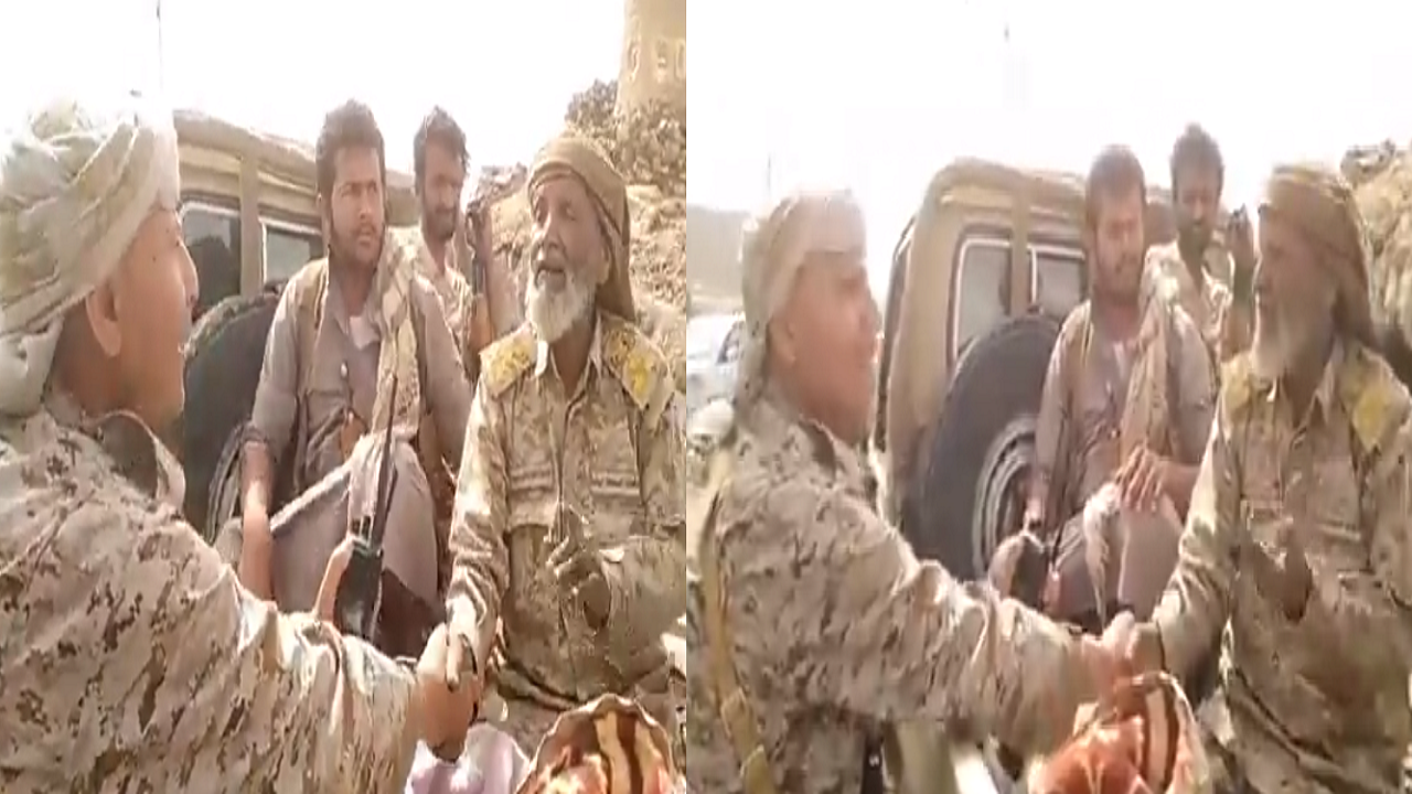 بالفيديو.. ردة فعل قائد جبهة في اليمن بعد استهداف التحالف لمواقع الحوثي