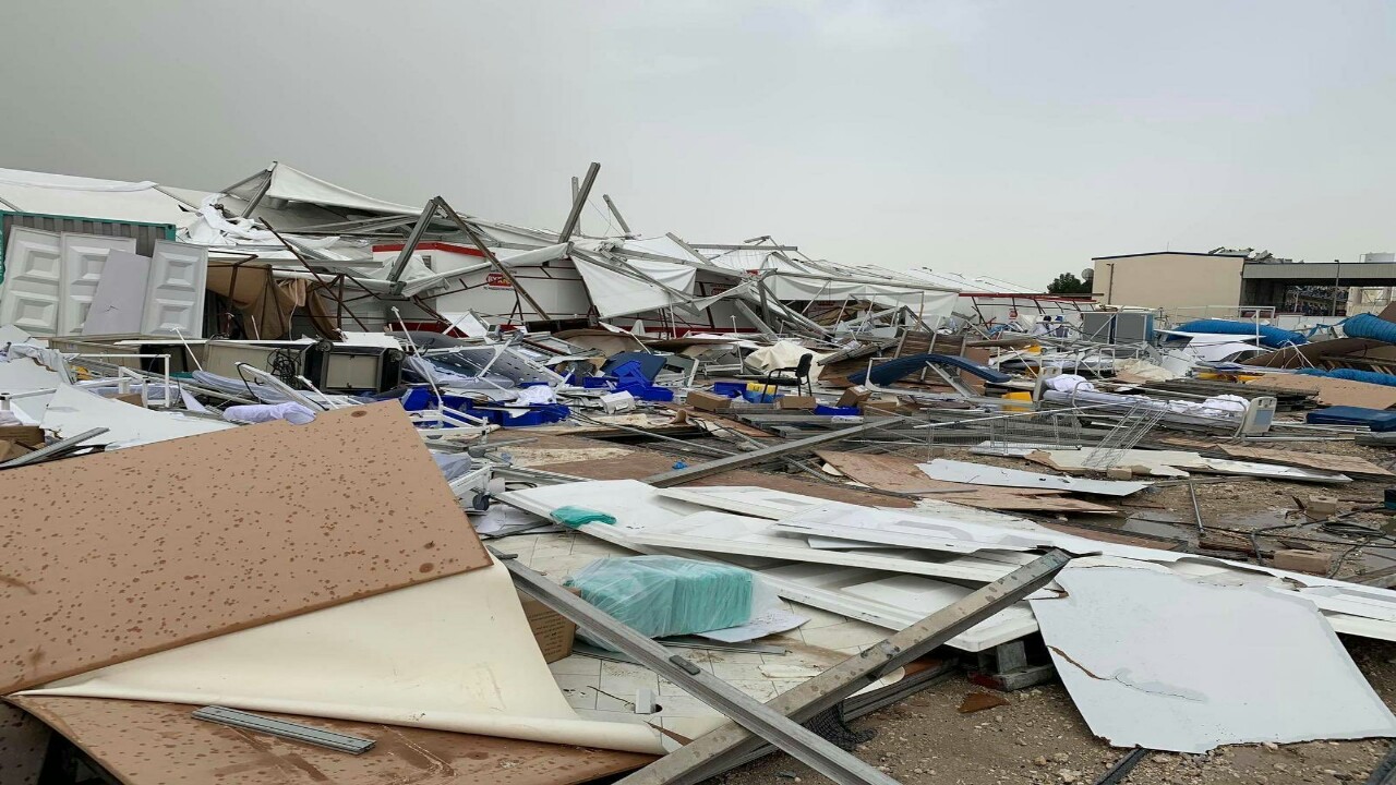 شاهد.. لحظة انهيار مستشفى ميداني في قطر بسبب جودته السيئة