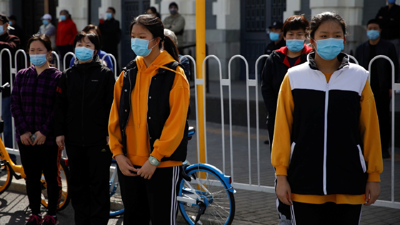 بالصور..حداد في الصين على آلاف المتوفين بالفيروس