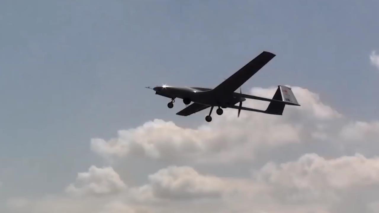 في محاولة للقضاء علي الليبيين الطيران التركي يقصف طائرة محملة بالأدوية