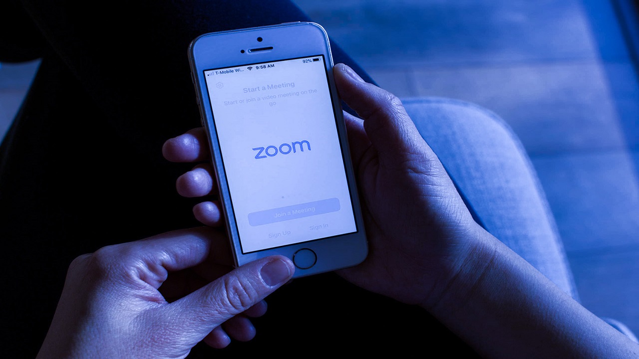تحذير من استخدام برنامج الاجتماعات الافتراضية zoom