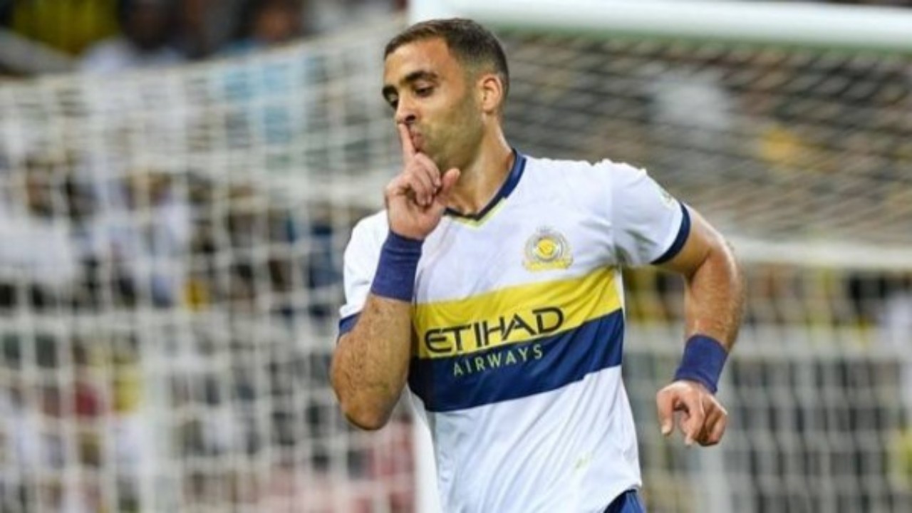 عبدالرزاق حمدالله يكشف سبب الإعلان عن حجم تبرعاته