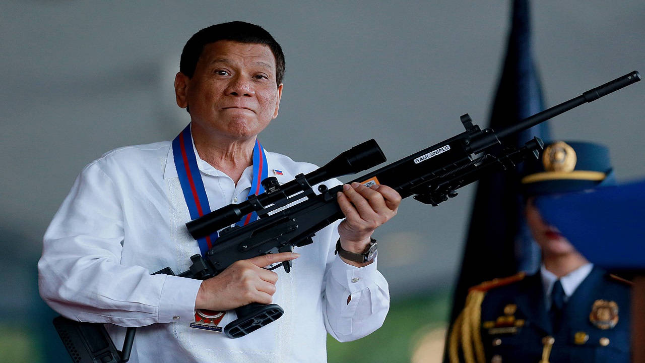 رئيس الفلبين يأمر بقتل مخالفي العزل الصحي رميًا بالرصاص