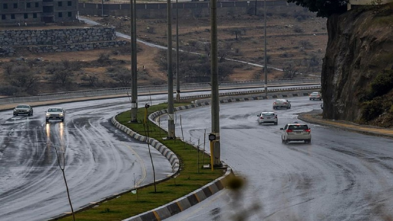 هطول أمطار متوسطة إلى غزيرة على الباحة