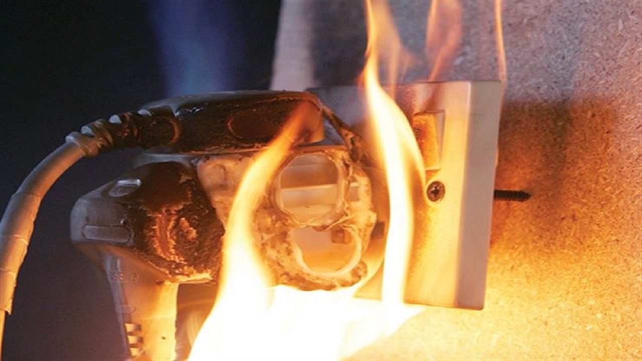 3 مسببات للاتماس الكهربائي احترس منها