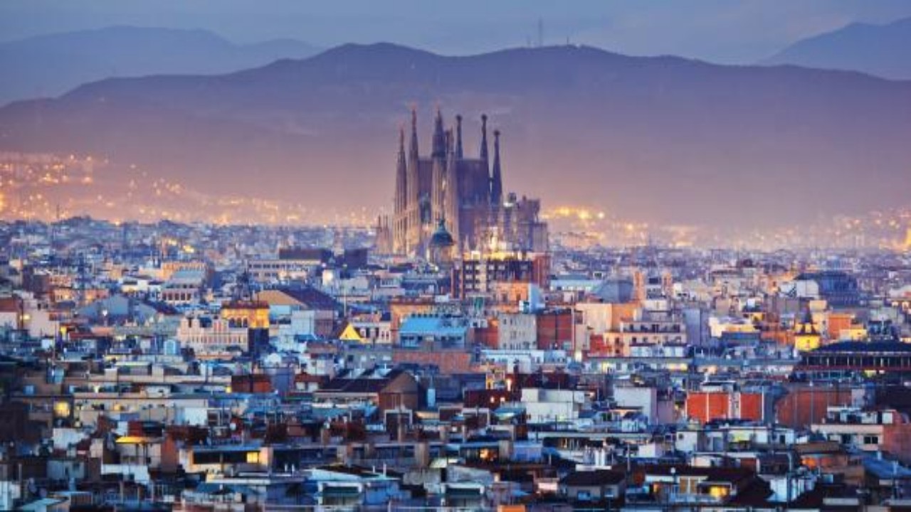إسبانيا تعلن موعد استقبال السياح الأجانب
