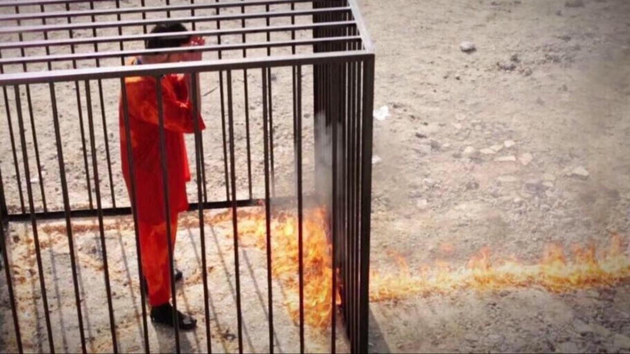 قيادي داعشي يزيح الستار عن أسرار خطيرة بشأن حرق الطيار الأردني