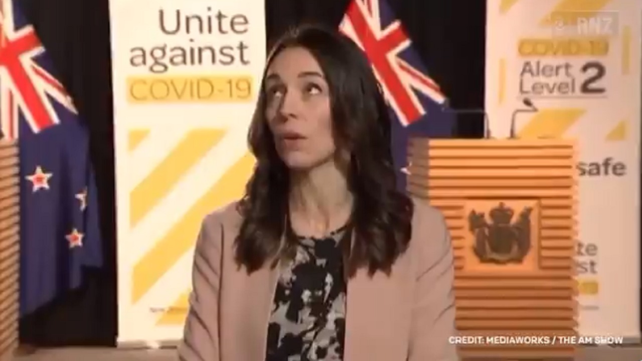 بالفيديو..ردة فعل رئيسة وزراء نيوزيلندا لحظة وقوع زلزال