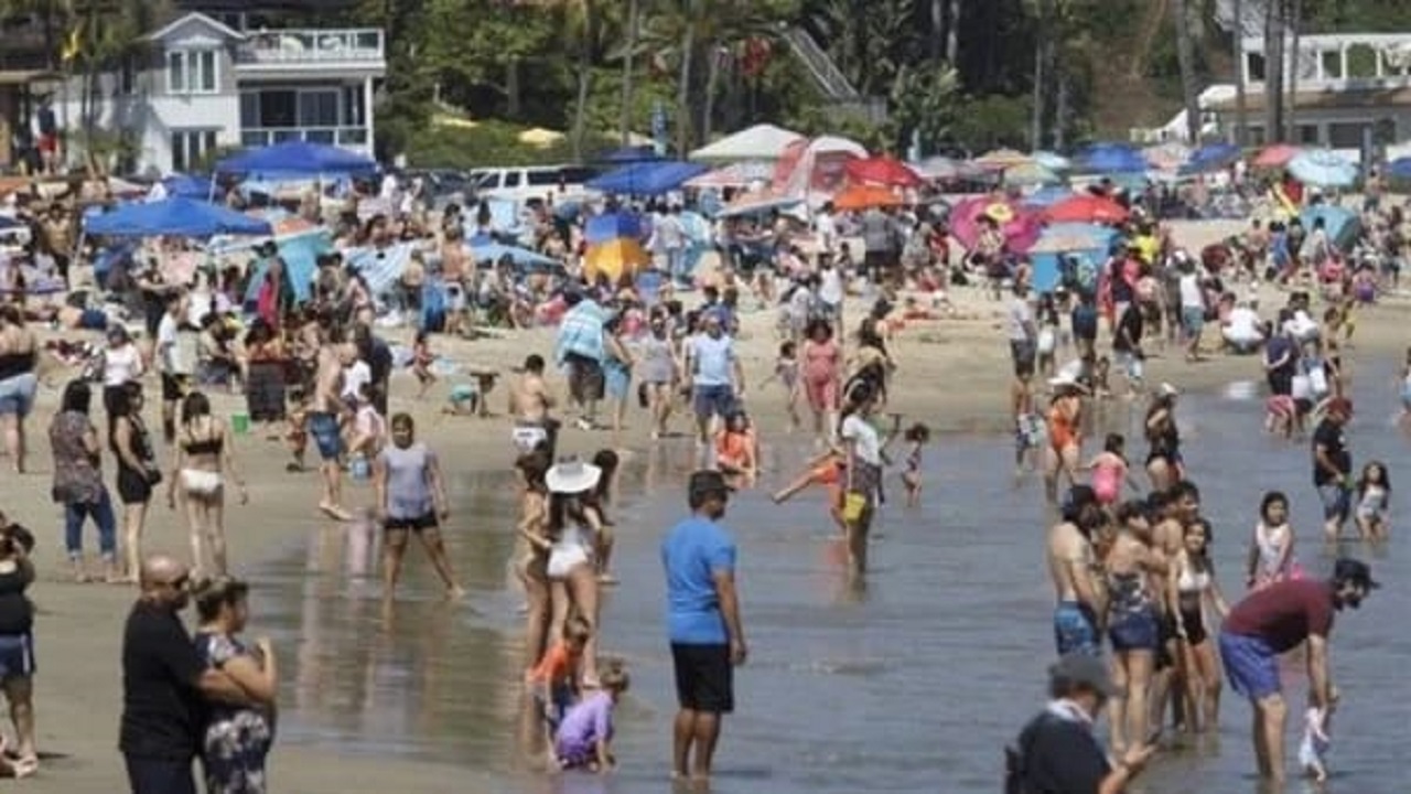 بالصور.. توافد الأمريكيين إلى الشواطئ والبحيرات لقضاء عطلة نهاية الأسبوع