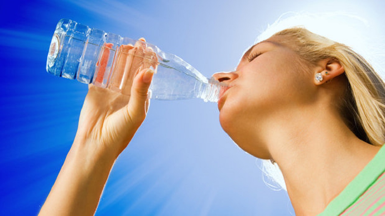 فوائد شرب المياه في إنقاص الوزن