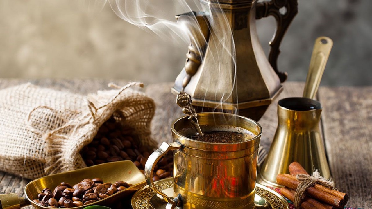 طبيب يحذر المرضعات من كثرة شرب القهوة العربية
