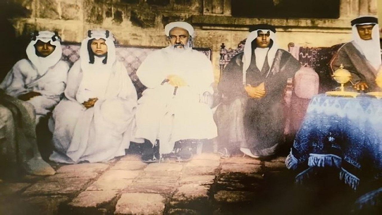 صورة نادرة لوالد الأمير عبدالرحمن بن مساعد بالمدينة