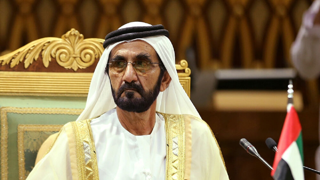 حاكم دبي يحتفي بتخرج طالبة متفوقة