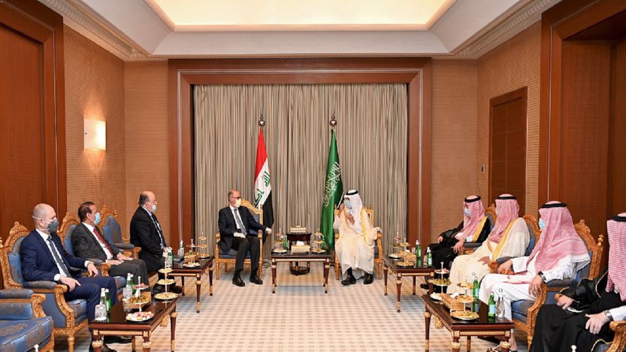 بالصور.. نائب رئيس مجلس الوزراء العراقي ووزراء يبحثون العلاقات الأخوية مع المملكة