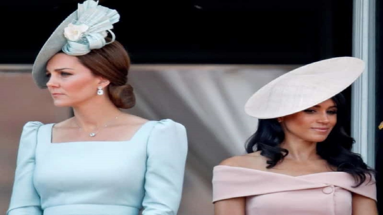 جوارب الكلون تشعل الخلافات بين سيدات القصر الملكي البريطاني