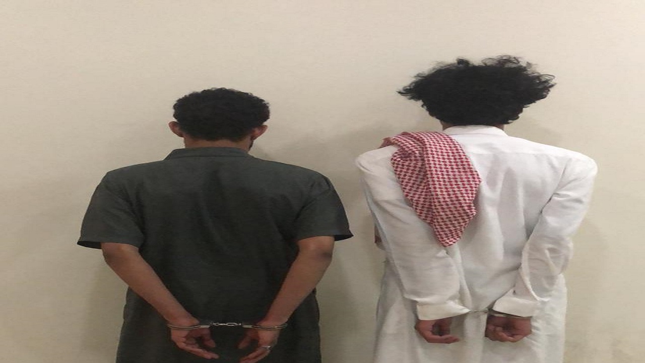 بالفيديو والصور.. القبض على شخصين في واقعة إطلاق نار وتباهي بحيازة السلاح في الرياض