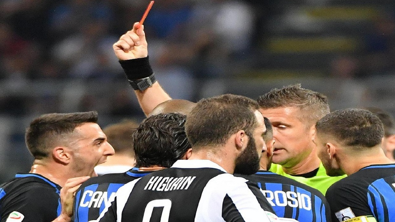 فضيحة جديدة تضرب قلعة اليوفي بسبب الحكام