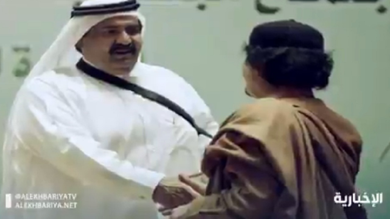 بالفيديو.. حمد بن جاسم والقذافي &#8221; عندما انقلب الخبث على الخبائث &#8220;