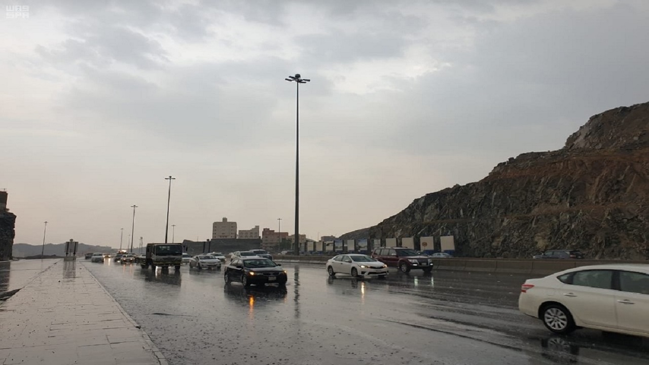 مدني مكة المكرمة يحذر من التقلبات الجوية على المنطقة