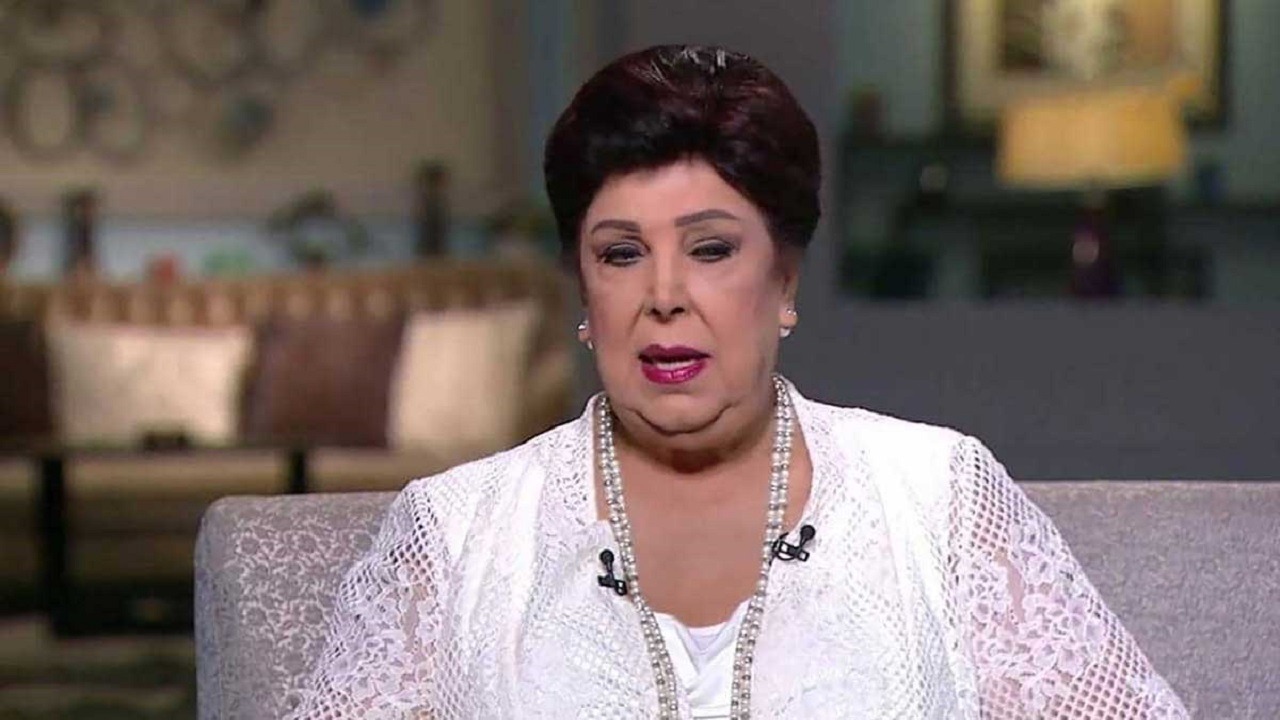 صورة نادرة للفنانة رجاء الجداوي بفستان الزفاف قبل 50 عام