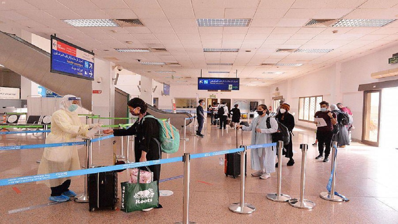 بالصور.. عودة 4 رحلات لمواطنين قادمين من الولايات المتحدة وبيروت