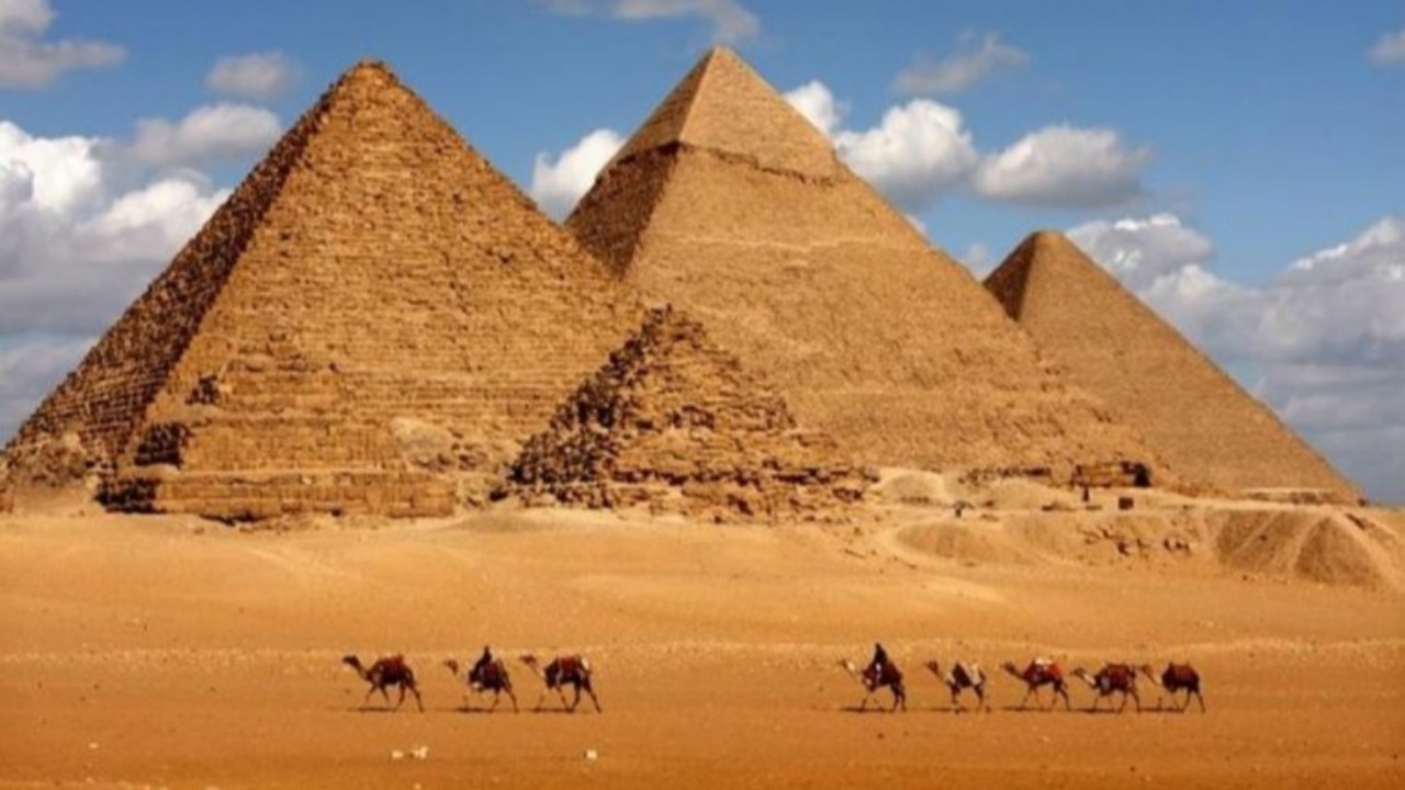 عالمة أمريكية: العثور على موقعين لأهرامات غير مكتشفة بمصر