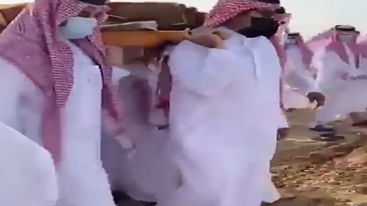 شاهد.. مراسم دفن الأمير سعود بن عبدالله بن فيصل 