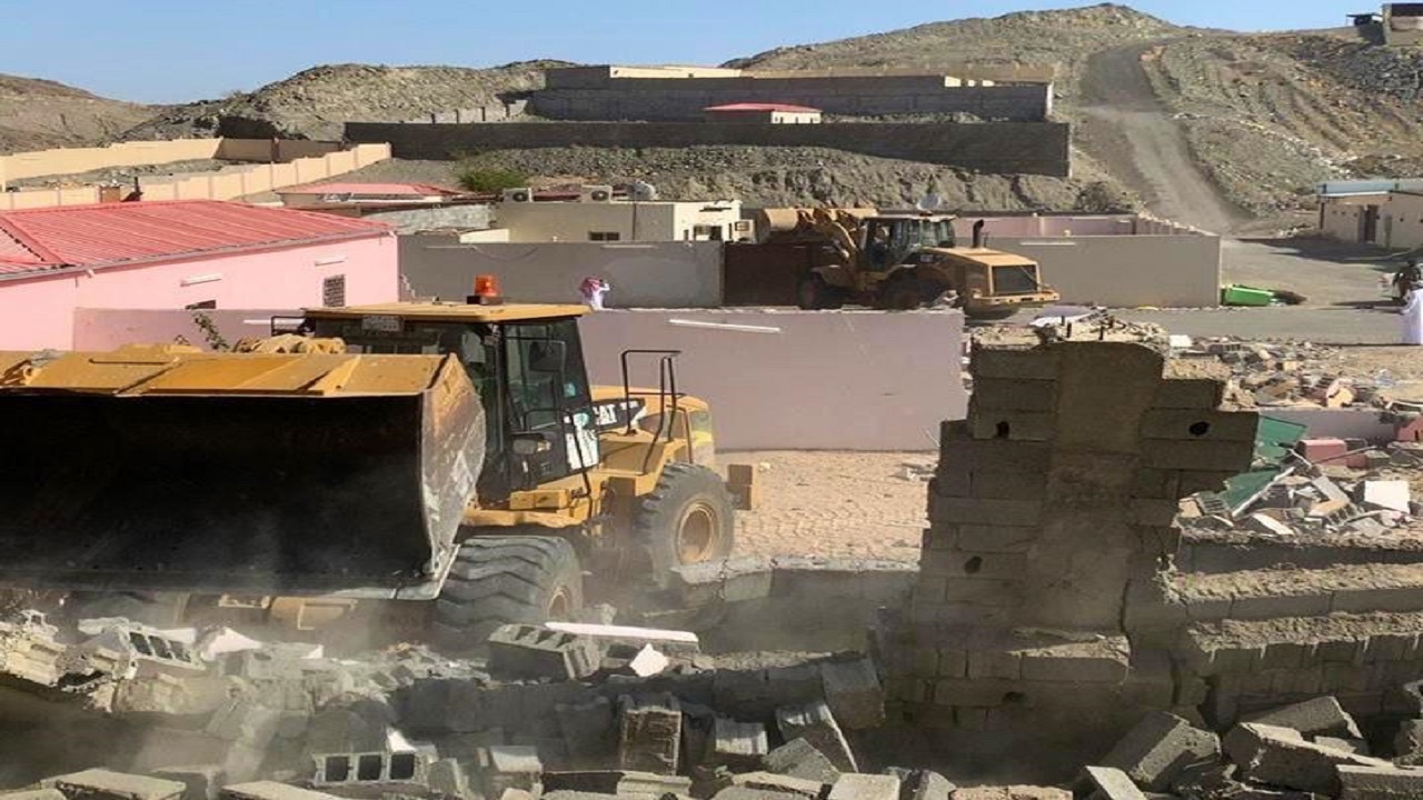 إزالة تعديات على 34 ألف متر في فيحاء مكة
